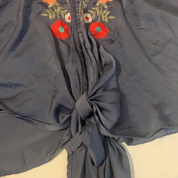 Beautiful embroidered top from a boutique. - Picture 3 of 4